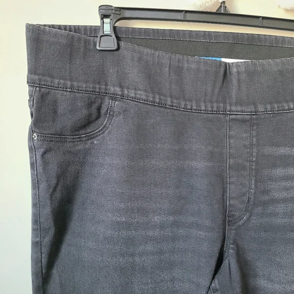 Old Navy Rockstar High Rise Super Skinny Jeggings - Picture 2 of 8